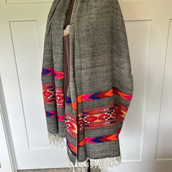 Clever Carriage Company Navaho print scarf 💯wool based artisan hand made wrap - Picture 10 of 14